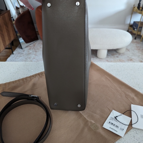 Toteme T Lock bag 1️⃣1️⃣0️⃣0️⃣ - Picture 15 of 16